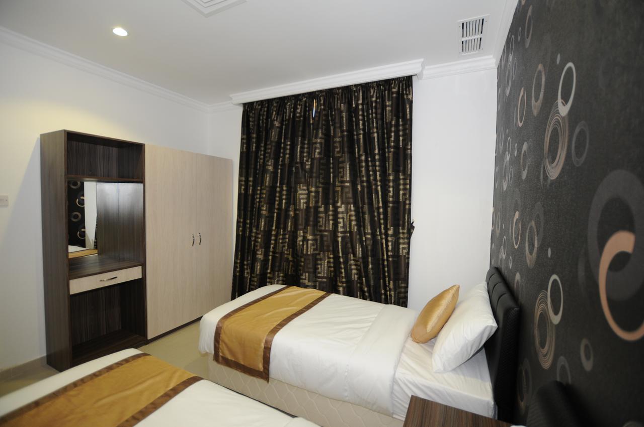 Al Muhanna Plaza Luxury Apartments Кувейт Екстериор снимка
