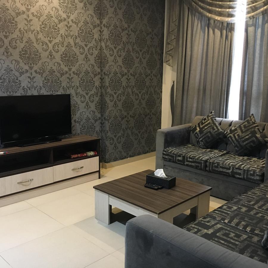 Al Muhanna Plaza Luxury Apartments Кувейт Екстериор снимка