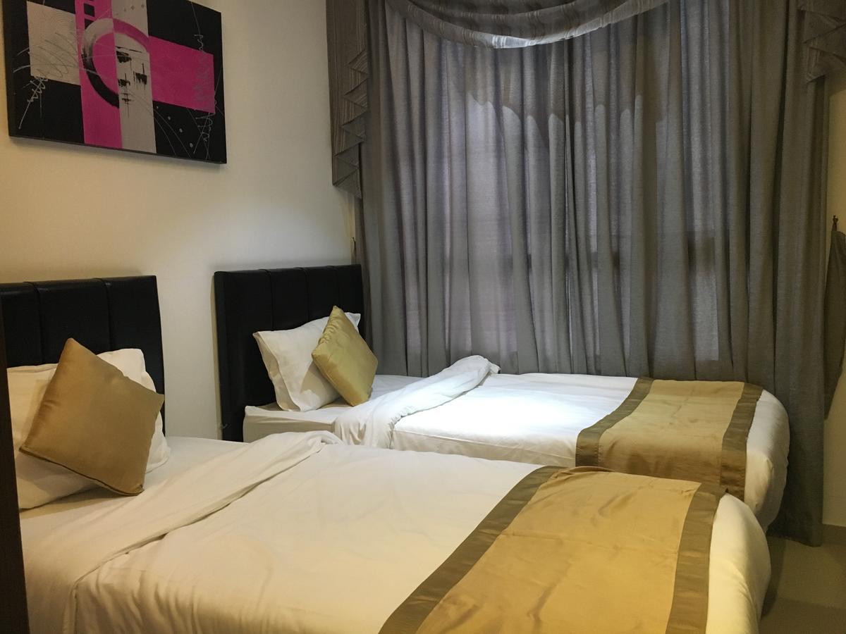 Al Muhanna Plaza Luxury Apartments Кувейт Екстериор снимка